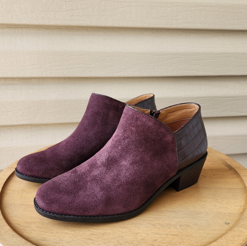 Vionic Water Repellent Marissa suede embossed booties 7.5